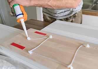 Fixer sans percer le mur avec le mastic de fixation PUREFIX BOSTIK